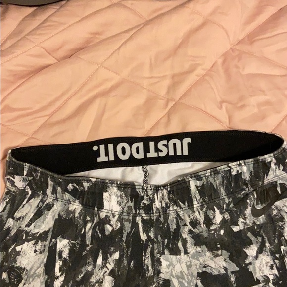 Patterned Nike Leggings - Picture 2 of 5